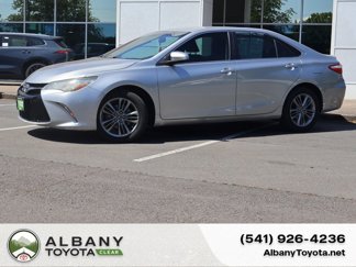 Used 2016 Toyota Camry SE image 1