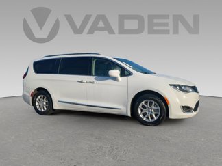 Used 2020 Chrysler Pacifica Touring-L image 1