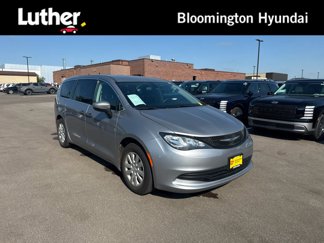 Used 2020 Chrysler Voyager L image 1