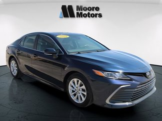 Used 2021 Toyota Camry LE image 1