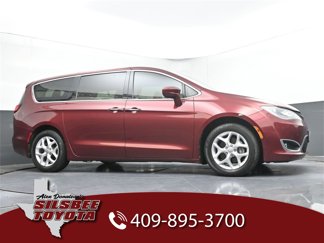 Used 2018 Chrysler Pacifica Touring Plus w/ Tire & Wheel Group image 1