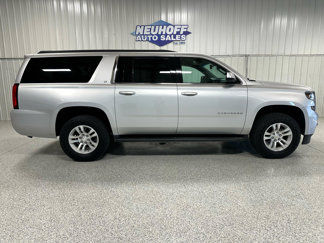 Used 2016 Chevrolet Suburban LT image 1