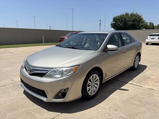 Used 2014 Toyota Camry LE image 1