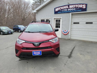 Used 2018 Toyota RAV4 LE image 1