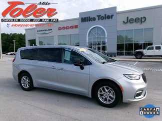 Used 2024 Chrysler Pacifica Touring-L image 1