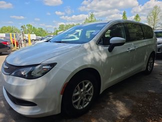 Used 2021 Chrysler Voyager LX image 1