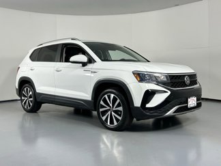 Used 2022 Volkswagen Taos SE image 1