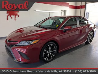 Used 2018 Toyota Camry SE image 1