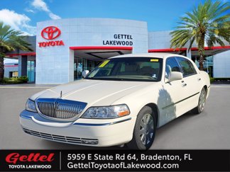 Used 2007 Lincoln Town Car Designer Series image 1