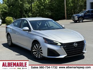 Used 2023 Nissan Altima 2.5 SV image 1