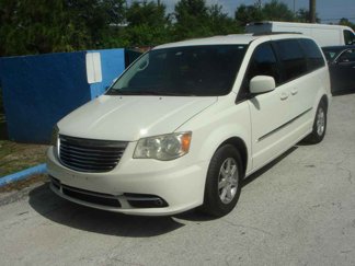 Used 2013 Chrysler Town & Country Touring image 1