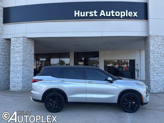 Used 2023 Mitsubishi Outlander SE image 1