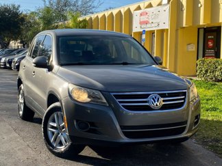 Used 2010 Volkswagen Tiguan SEL image 1