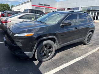 Used 2018 Jeep Cherokee Latitude w/ Altitude Package image 1