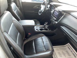 Used 2022 Chevrolet Traverse LT image 1