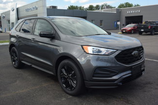 Used 2024 Ford Edge SE w/ Black Appearance Package image 1