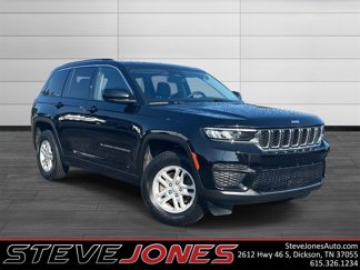 Used 2023 Jeep Grand Cherokee Laredo image 1