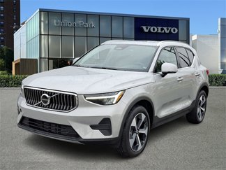 New 2025 Volvo XC40 B5 Core w/ Climate Package image 1