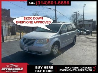 Used 2010 Chrysler Town & Country Touring image 1