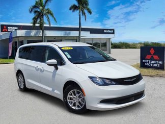 Used 2023 Chrysler Voyager LX image 1
