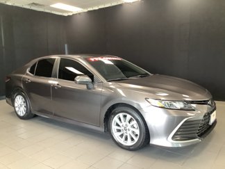 Used 2022 Toyota Camry LE image 1