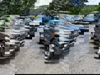 Used 2023 Ford Explorer XLT image 1