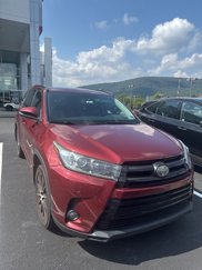Used 2017 Toyota Highlander SE image 1