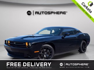 Used 2015 Dodge Challenger SXT image 1