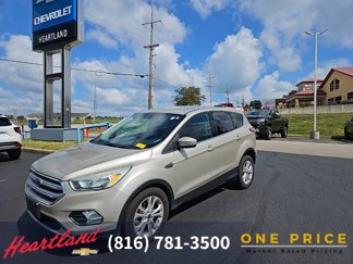 Used 2017 Ford Escape SE image 1