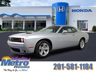 Used 2023 Dodge Challenger SXT image 1