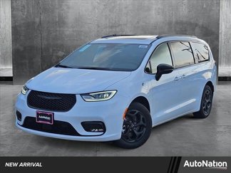 New 2025 Chrysler Pacifica Premium image 1