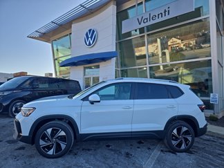 New 2025 Volkswagen Taos SE image 1