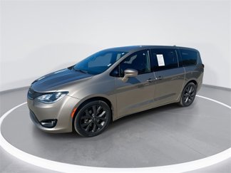 Used 2018 Chrysler Pacifica Touring Plus w/ S Appearance Package image 1