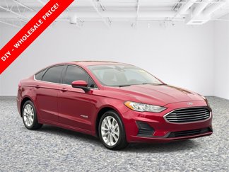 Used 2019 Ford Fusion SE image 1