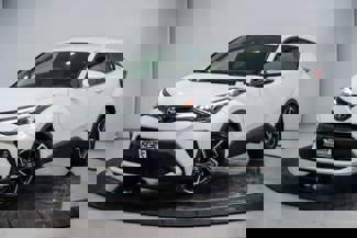 Used 2020 Toyota C-HR Limited image 1