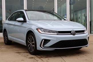 Certified 2025 Volkswagen Jetta SE image 1