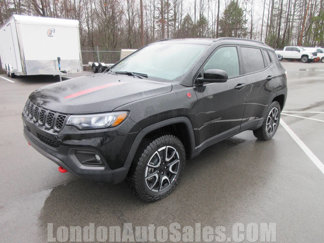 Used 2024 Jeep Compass Trailhawk w/ Trailhawk Convenience Group image 1