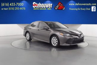 Used 2020 Toyota Camry LE image 1