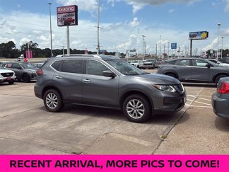 Used 2020 Nissan Rogue SV image 1