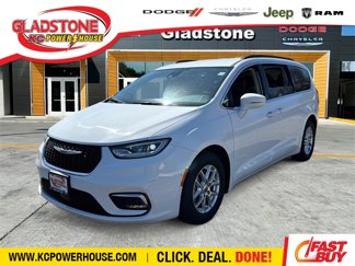 Used 2022 Chrysler Pacifica Touring-L image 1