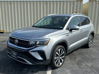 Certified 2024 Volkswagen Taos SE w/ MDO Package image 1