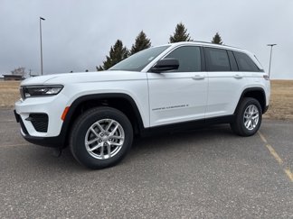 New 2025 Jeep Grand Cherokee Laredo image 1