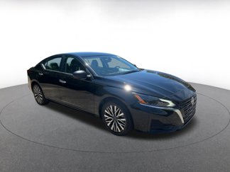 Used 2024 Nissan Altima 2.5 SV image 1