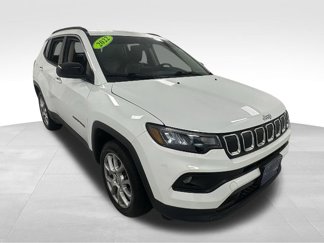 Used 2022 Jeep Compass Latitude image 1