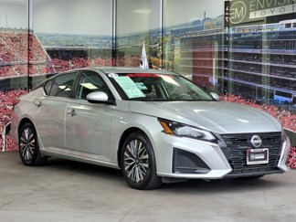 Used 2023 Nissan Altima 2.5 SV image 1