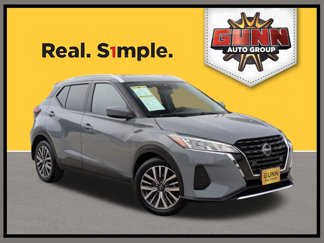 Used 2022 Nissan Kicks SV image 1