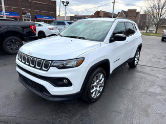 Used 2022 Jeep Compass Latitude image 1