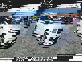 Used 2023 Chrysler Pacifica Touring-L image 1