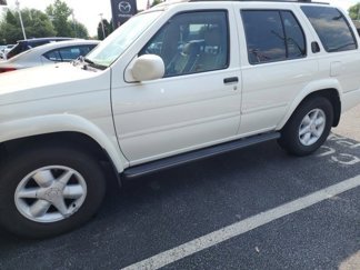 Used 2001 Nissan Pathfinder LE image 1