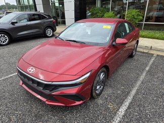 Used 2024 Hyundai Elantra SEL image 1